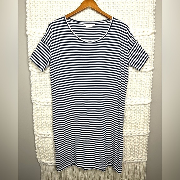 Everlane The Striped Tee Dress - Picture 4 of 7